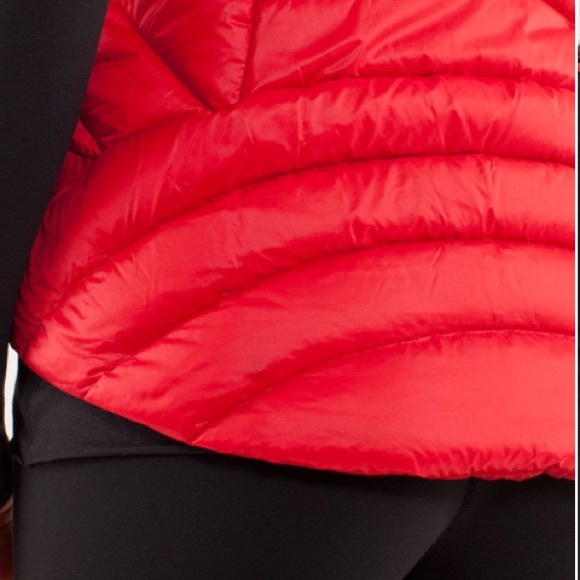 Lululemon Down Town Down Vest in Currant Red size 8 - Picture 8 of 16